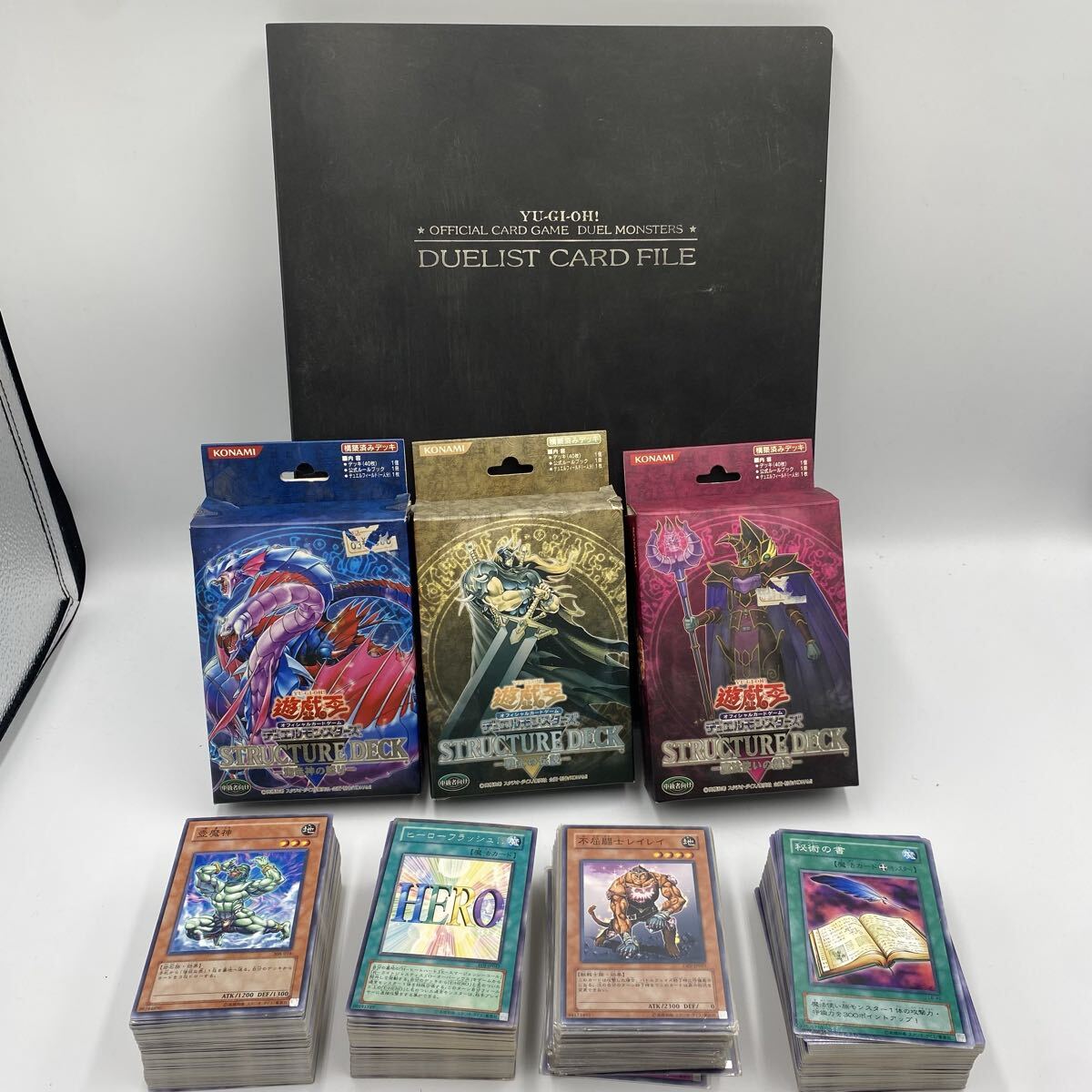 新品】遊戯王 キラキラシール 未使用 その1 ブルーアイズ ブラック
