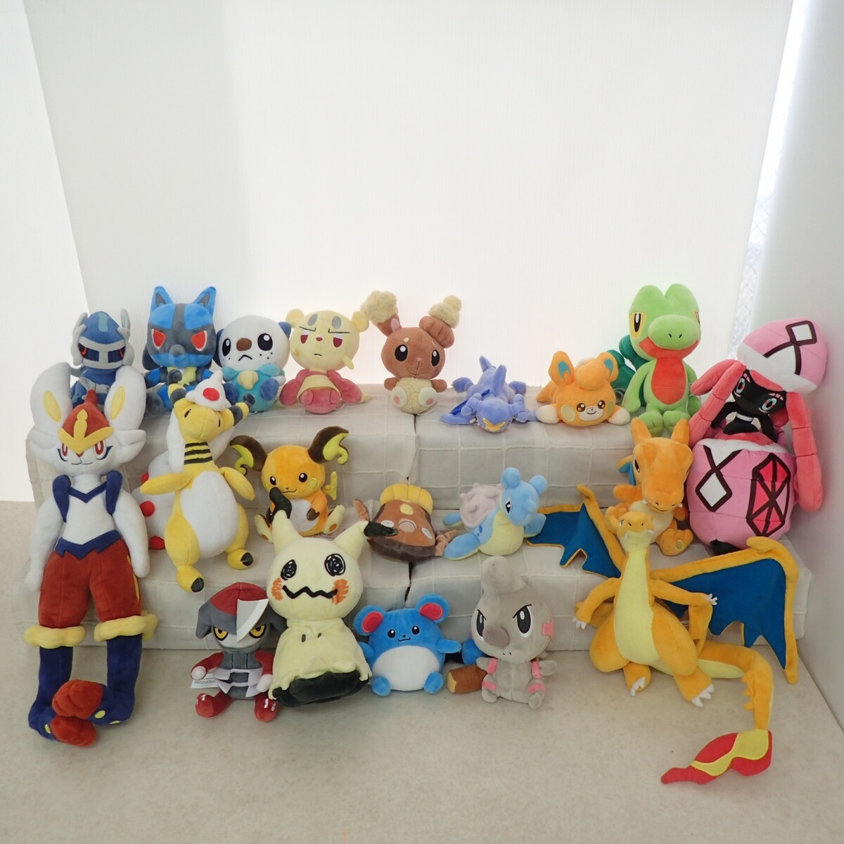 新品】ポケモンセンター限定 フィギュア ガチャガチャ メガポンチョを