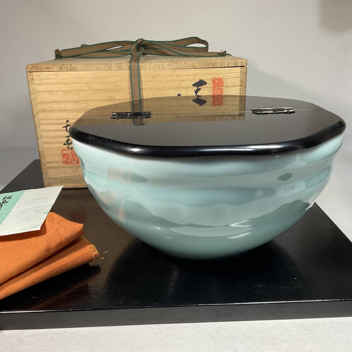 中古】小笠原長春 国宝龍泉窯万声写 『砧青磁鳳凰耳花入』 共箱 大川内