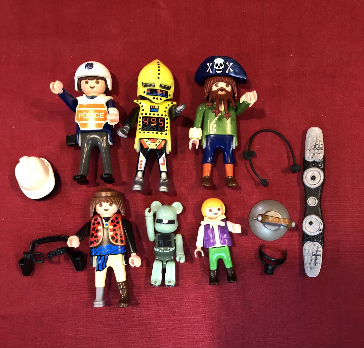新品】古いプレイモービル(playmobil) キーホルダー 赤い服の女の子