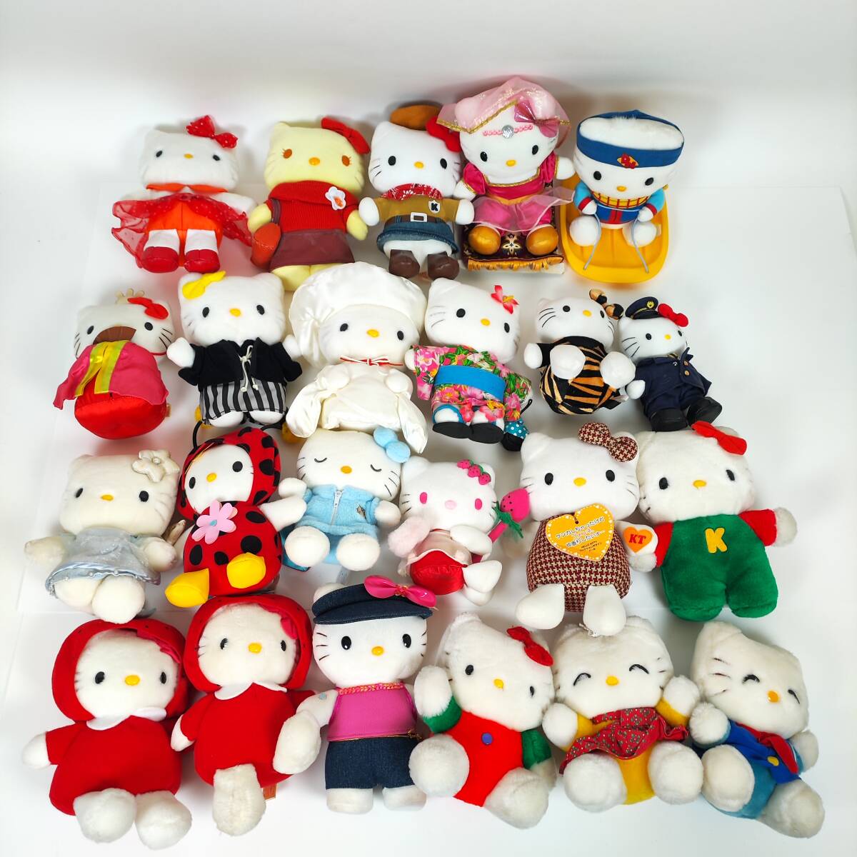 新品】□貯金箱□ハローキティ□ディアダニエル□2つセット□中国限定