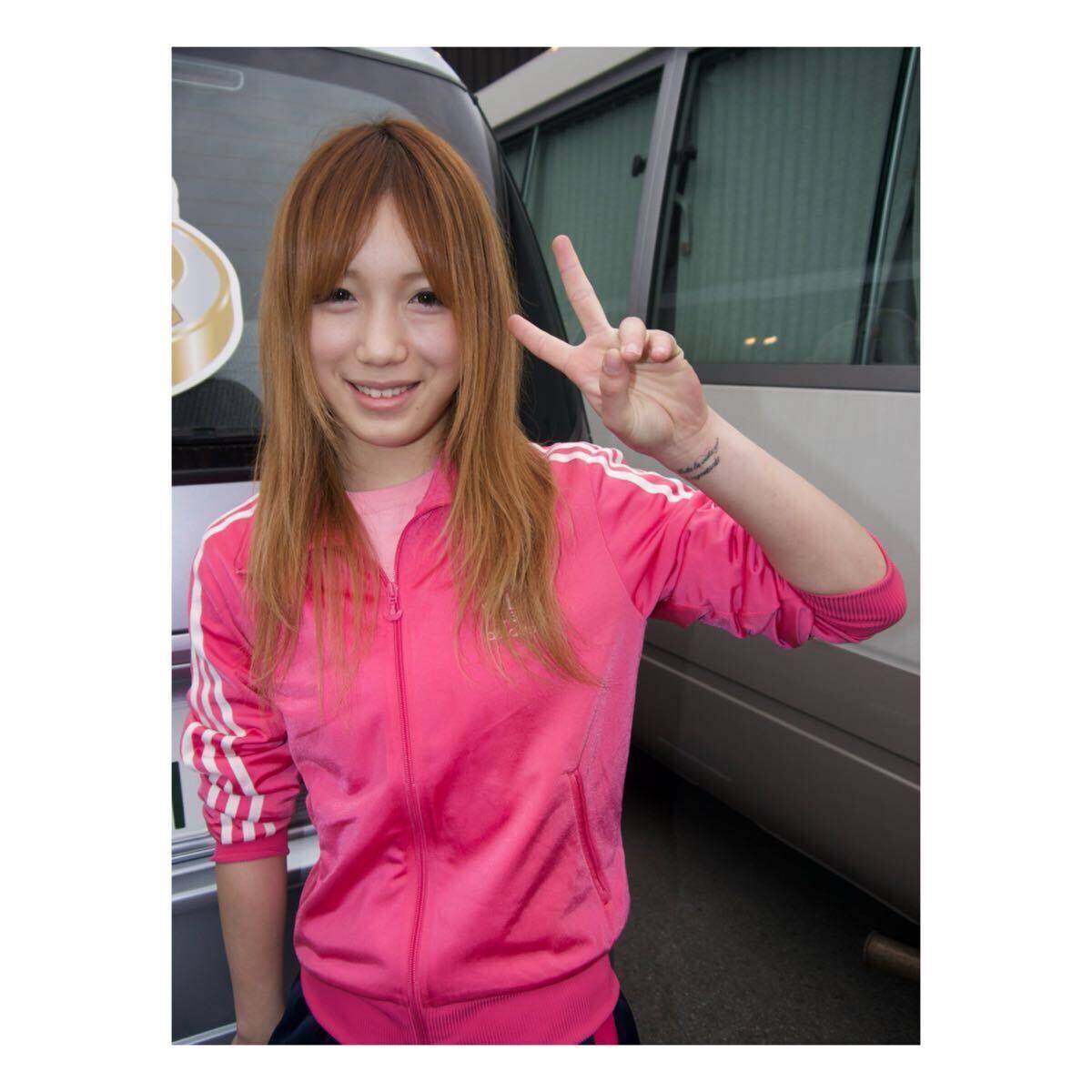 新品】スターダム 直筆サイン入り ポートレート 上谷沙弥 会場限定販売