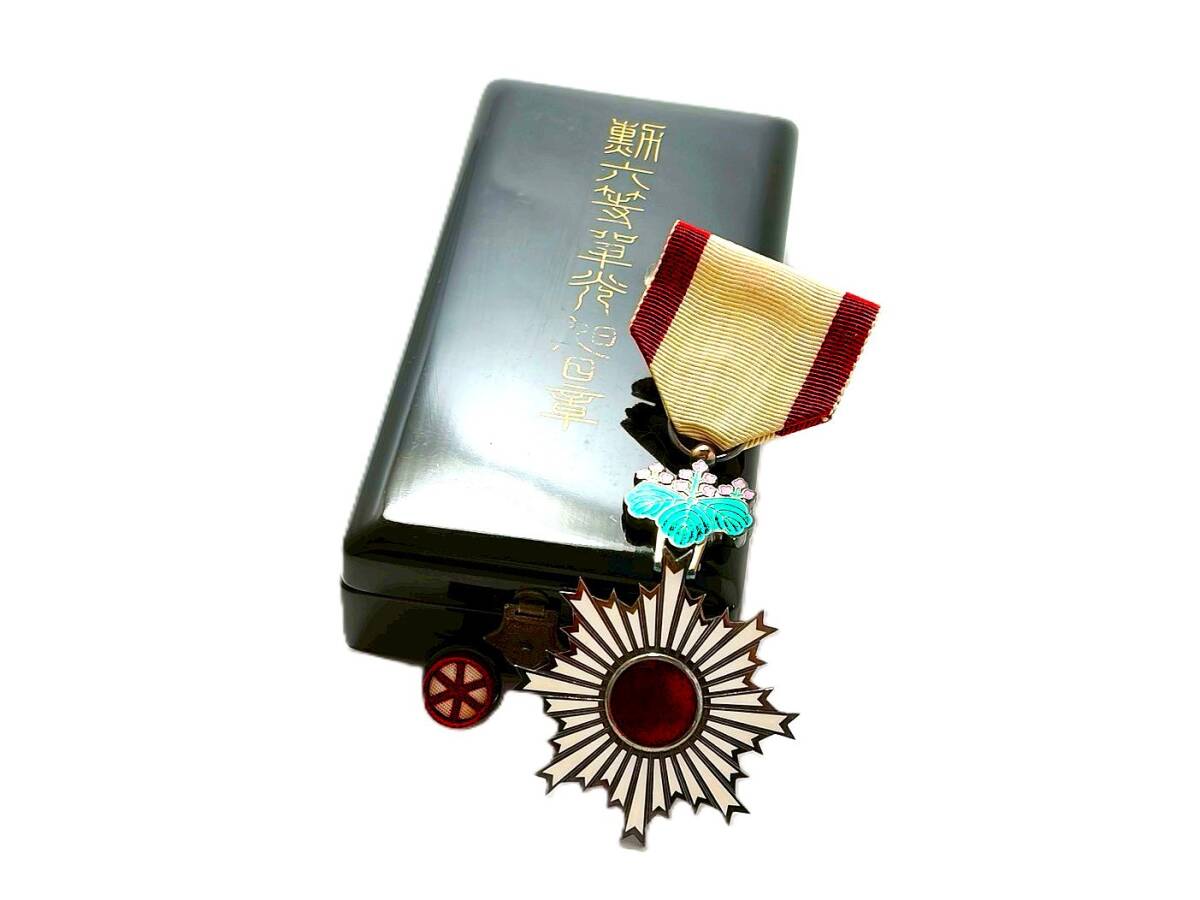 中古】ml07▽勲六等単光旭日章 勲功旌章 旭日単光章 勲章 黒漆専用