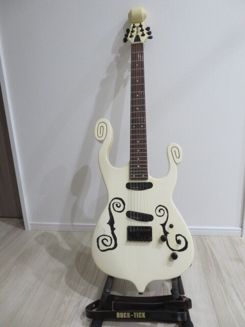 中古】FERNANDES フェルナンデス Lucy 棺桶 ミニギター BUCK-TICK 今井