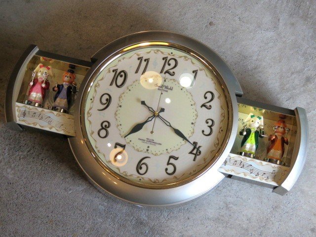 中古】電波時計□スモールワールド□(リズム時計）M490からくり 掛時計