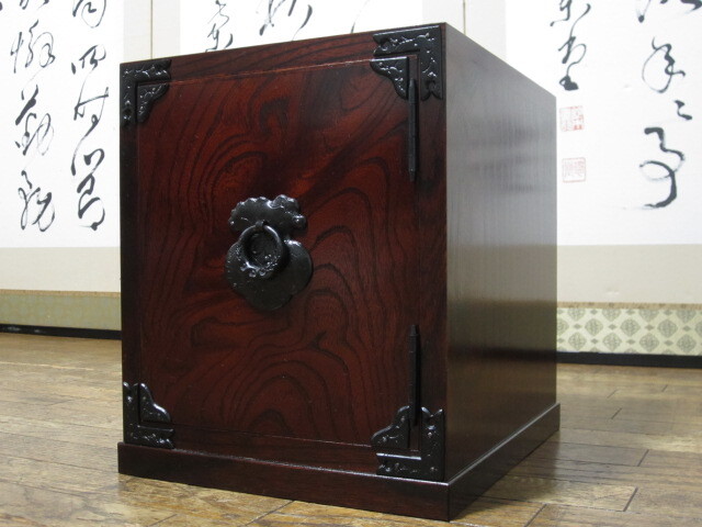 重厚！民芸時代箪笥①鍵付き◇欅材・豪華金具・刑務所作業品・伝統工芸