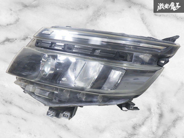送料無料 レンズ美品 TOYOTA トヨタ アルファード 30系 後期 3眼 LED