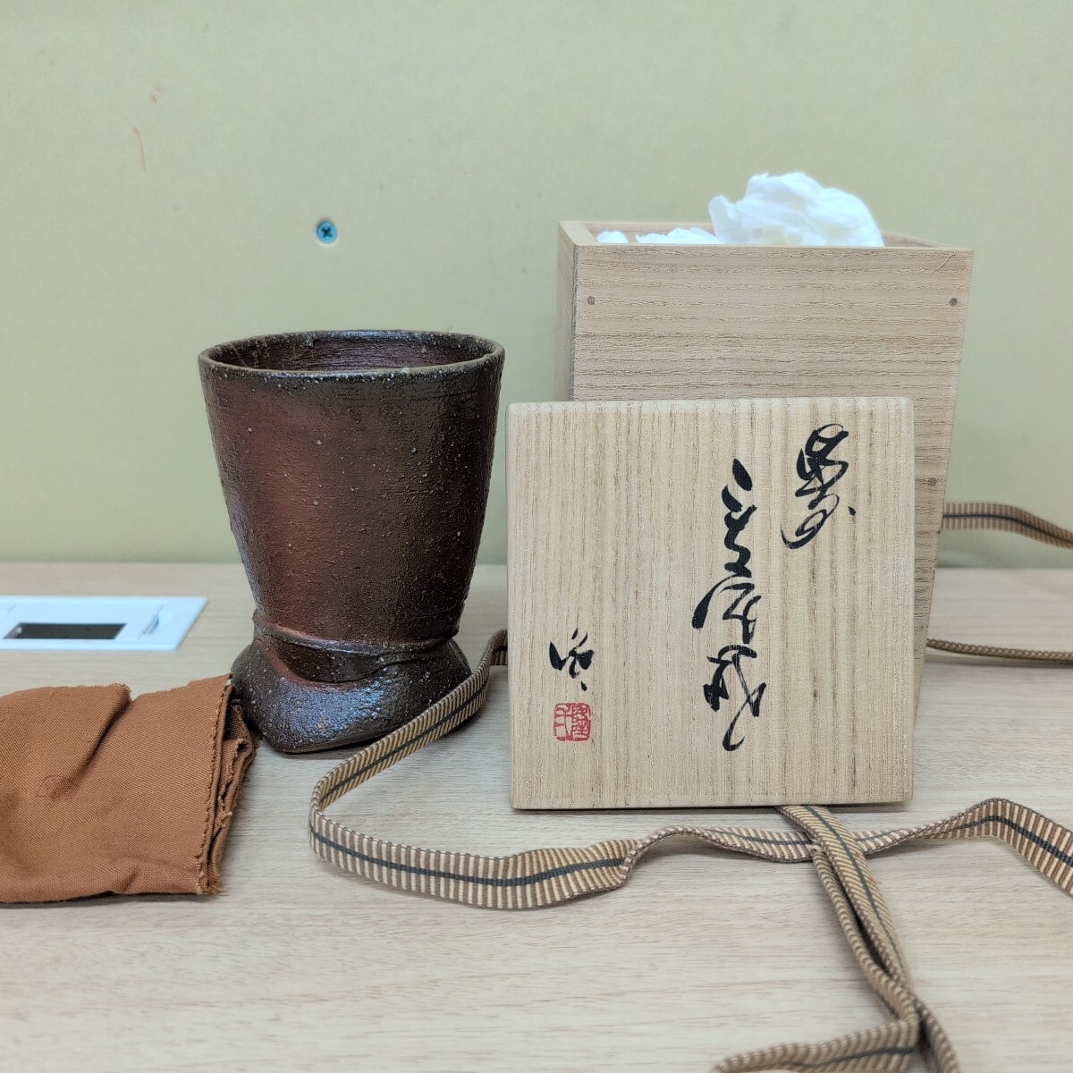 福島武山　九谷焼　赤細猫小紋杯ぐい呑　共箱　口径5.7㎝　東Y8-0427☆2F 都屋】29 九谷焼 福島武山「赤網手小紋 盃」共箱 高さ 約4㎝ 幅 約6