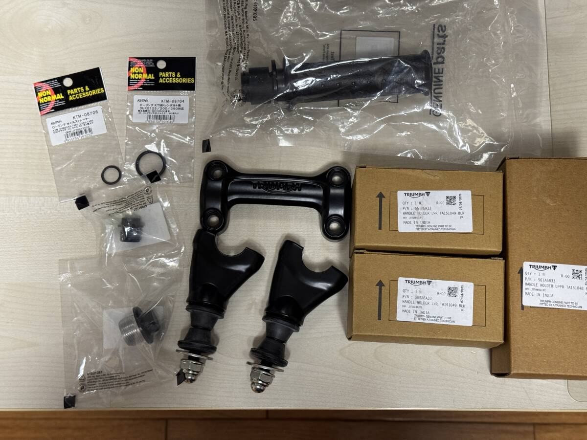 トライアンフ純正 鍵付き タンクキャップ ボンネビル T100 / T120