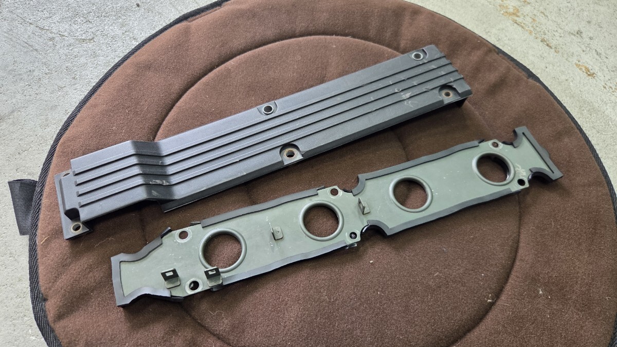 AE86 前期 後期 4AG プラグホールカバー 純正部品 レビン/トレノ