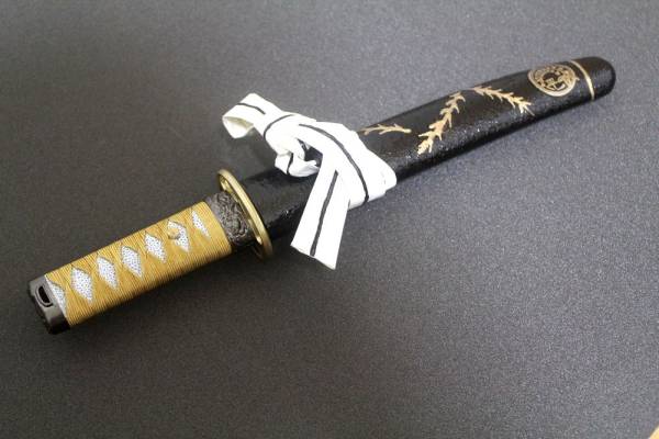 刀剣乱舞】刀剣男子 乱藤四郎 模造刀 金属 コスプレ小道具 E-16 刀剣