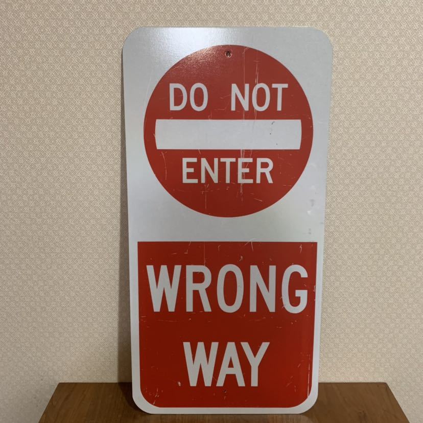 アメリカ雑貨　交通標識 DO NOT ENTER WRONG WAY Amazon.com: Do Not Enter Traffic Sign, Wrong Way Sign