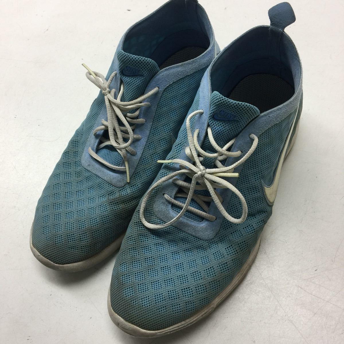 送料無料 Nike ナイキ スニーカー メンズシューズ 水色 28 5 紐靴 s460 の落札情報詳細 ヤフオク落札価格情報 オークフリー スマートフォン版