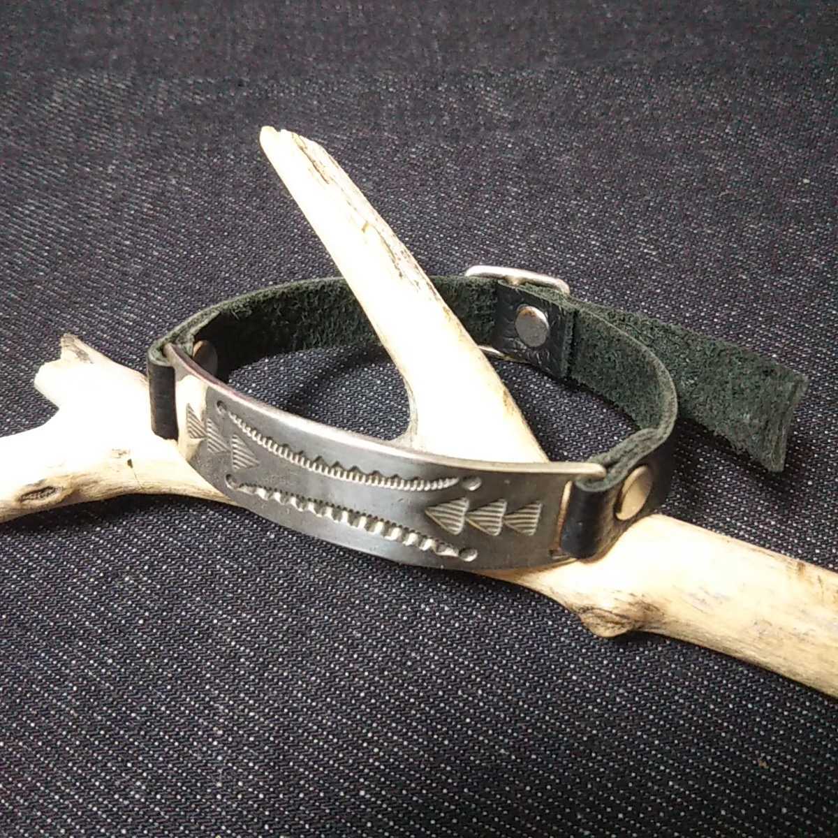 NAVAJO ナバホ Arnold Goodluck プレートレザーブレスレット NAVAJO ナバホ Arnold Goodluck プレートレザーブレスレット