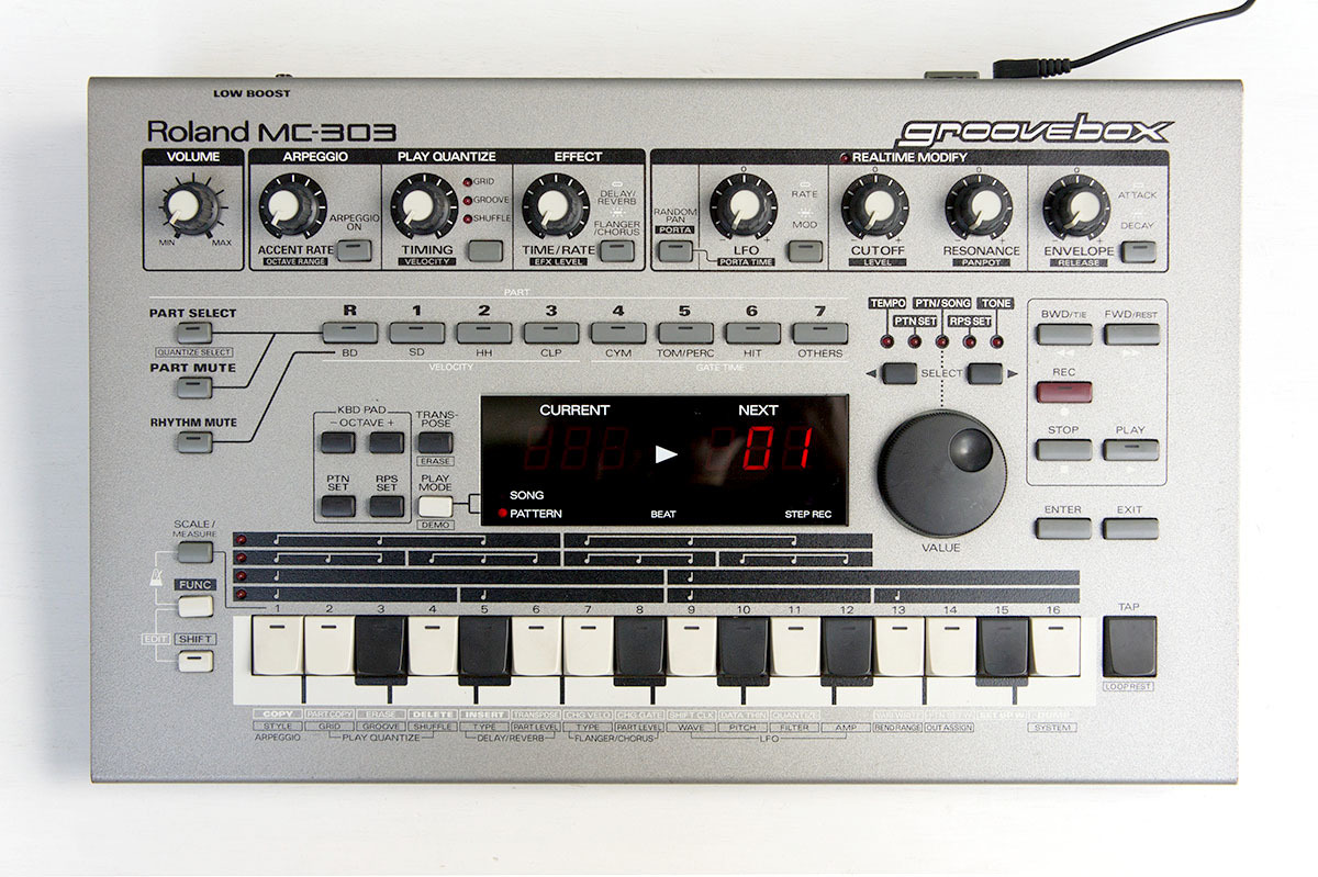 美品　Roland MC-303 シンセサイザー Amazon | Roland MC-303 Dance系 Sequencer machine groove box