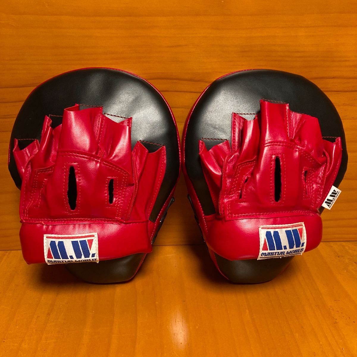 キックボクシングローキックミットMARTIALWORLD
