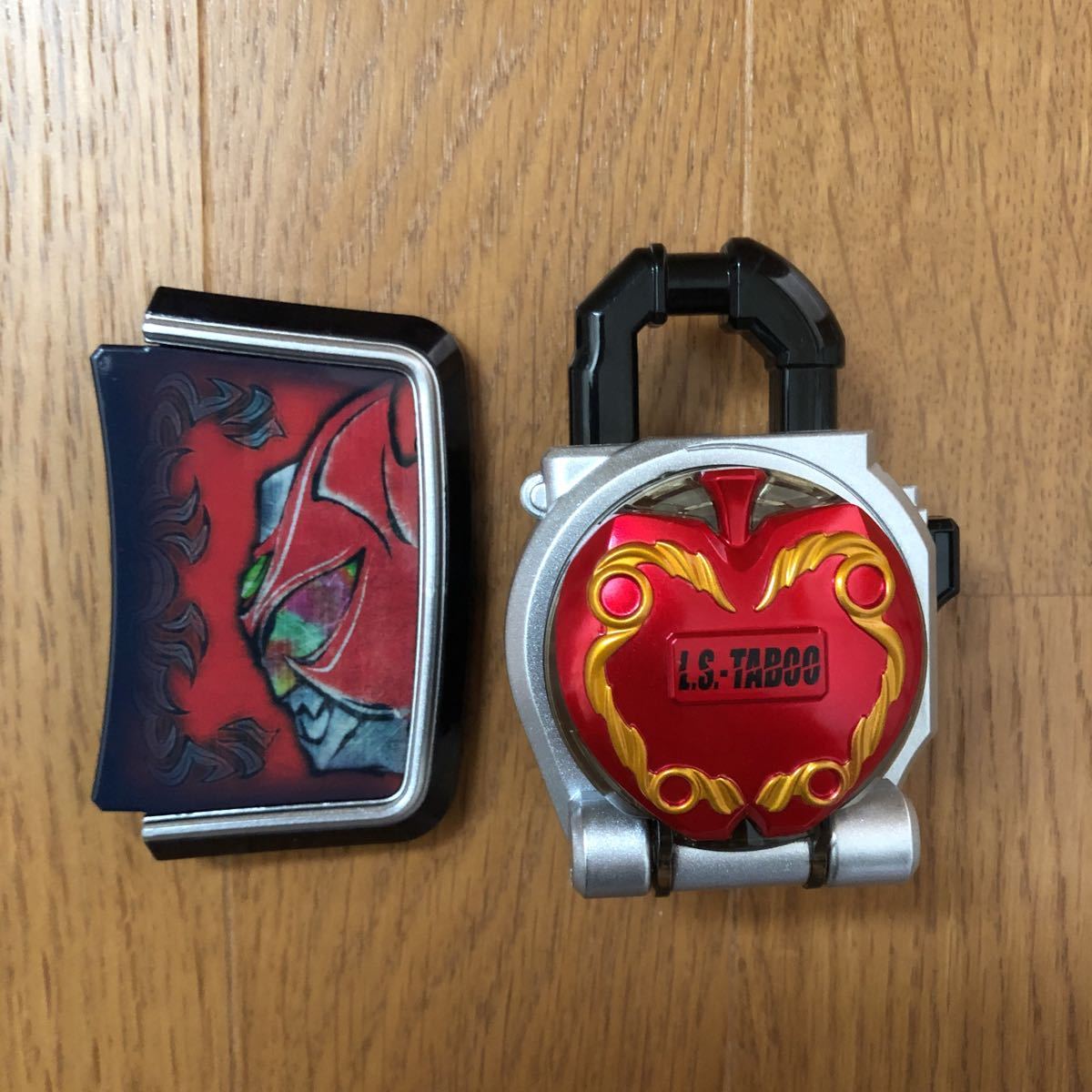 仮面ライダー鎧武 Dx禁断のリンゴロックシード 美品 イドゥンフェイスプレート 限定品 の落札情報詳細 ヤフオク落札価格情報 オークフリー スマートフォン版