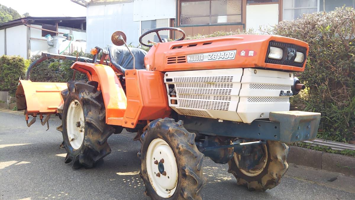 クボタB7000ディーゼル 4WD 中古トラクター14馬力、下見ができます