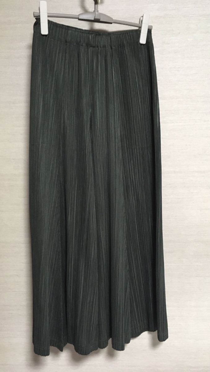イッセイミヤケ　PLEATS PLEASE ブラック ガウチョパンツ　サイズ3 PLEATS PLEASE ISSEY MIYAKE プリーツプリーズイッセイミヤケ ガウチョ