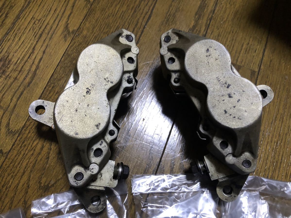100㎜ピッチ bremboブレンボ フロントブレーキキャリパー左右セット