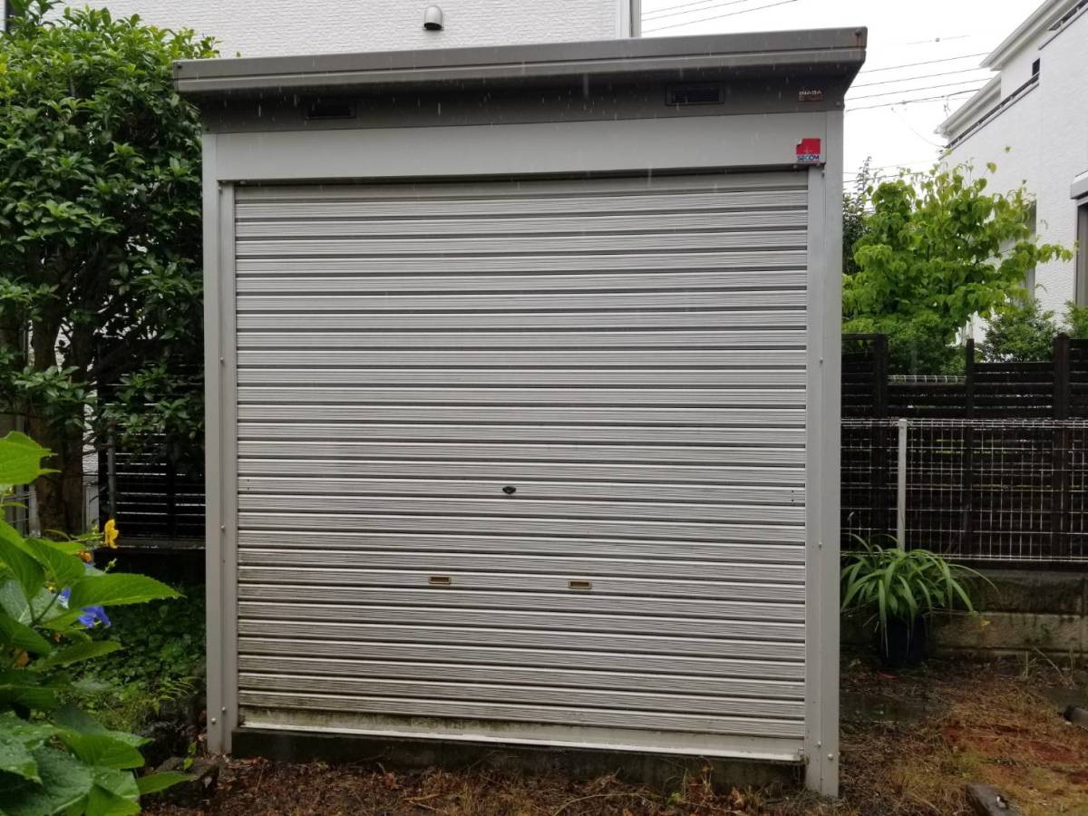INABA/イナバ物置 シャッター式 土間タイプ 高さ2,460×幅2,200×奥行