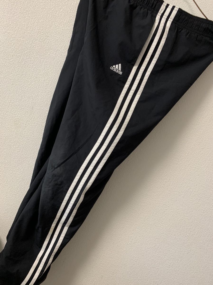 adidas アディダス トレーニングパンツ 薄手 裏メッシュ 夏使用 3本ライン Sサイズ 黒×白 両サイドポケット有 左膝スレ穴有り  の落札情報詳細| ヤフオク落札価格情報 オークフリー・スマートフォン版
