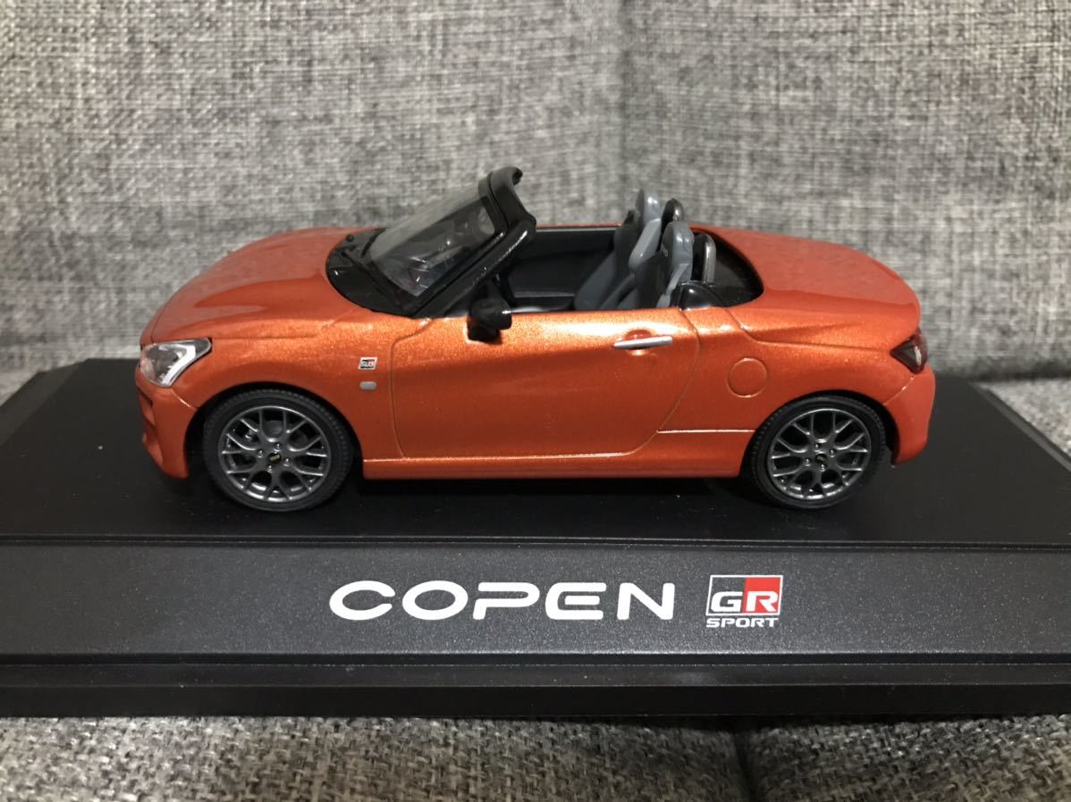 コペン　GR SPORT  1/30  ミニカー　トニコオレンジメタリック Amazon | トヨタカラーサンプル コペン GR SPORT 1/30 ミニカー