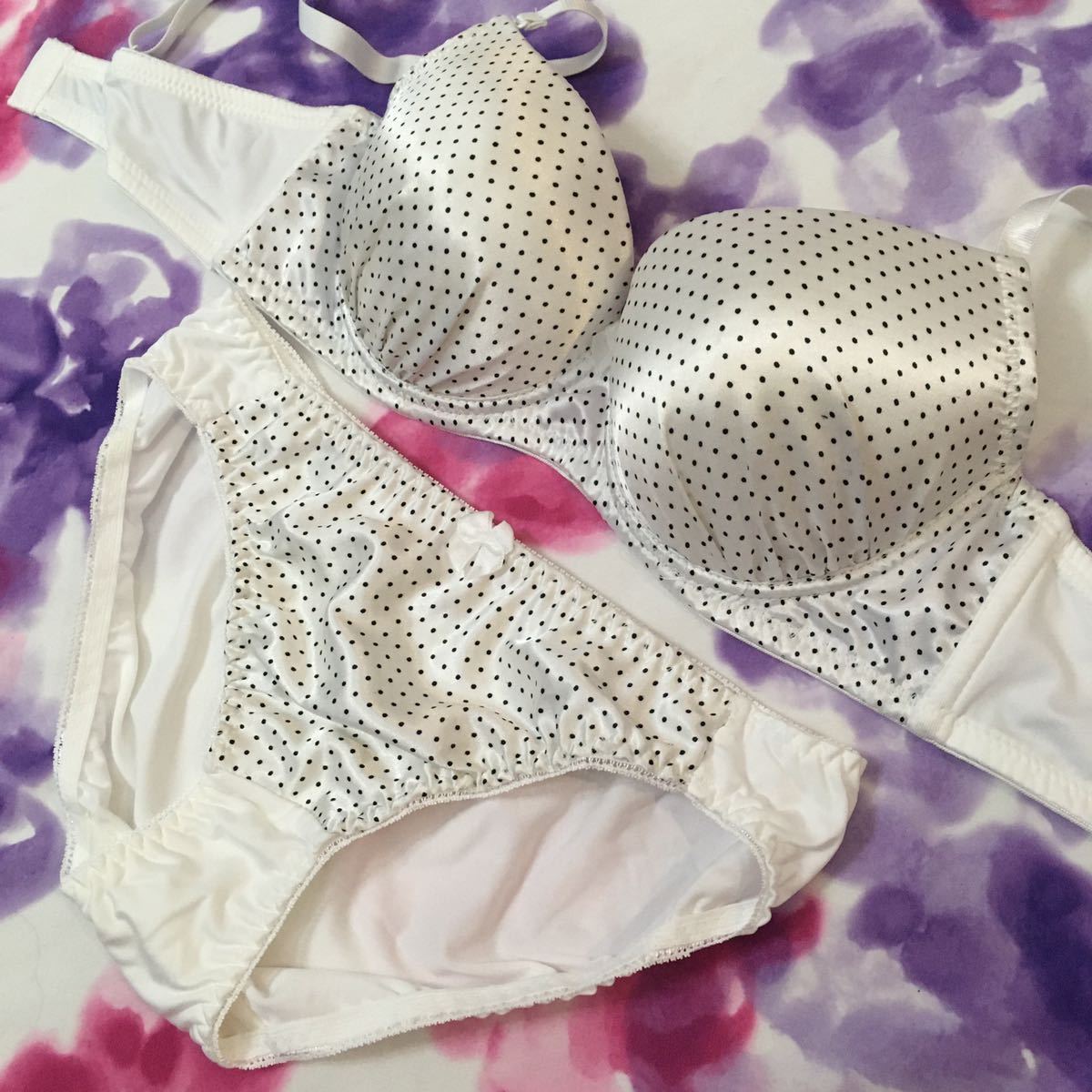 OL 美優 24才 タンス整理品♪黒のツルツルサテンブラとショーツセット…♪(*´ω｀*)ブラジャー パンツ 下着 エコ eco OL 美優 24才 タンス整理品♪黒のつるつるサテンとふんわりレースブラと