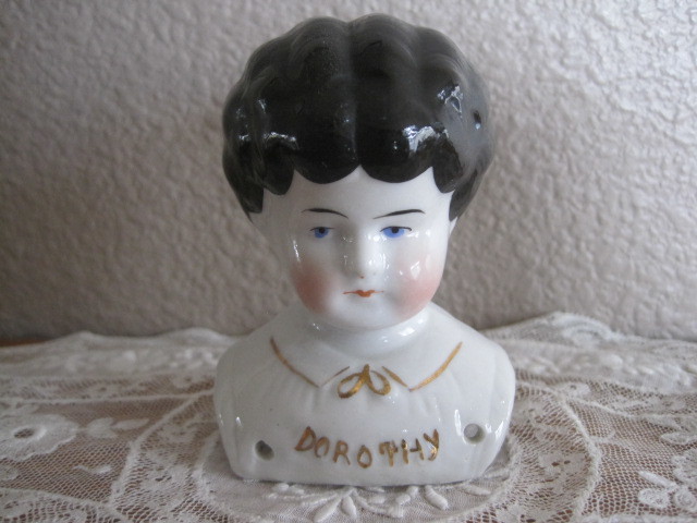 ドイツアンティークチャイナヘッドドール　ショルダーヘッド　Hertwig社製 アンティーク*Hertwig社のチャイナヘッドドール*ショルダーヘッド