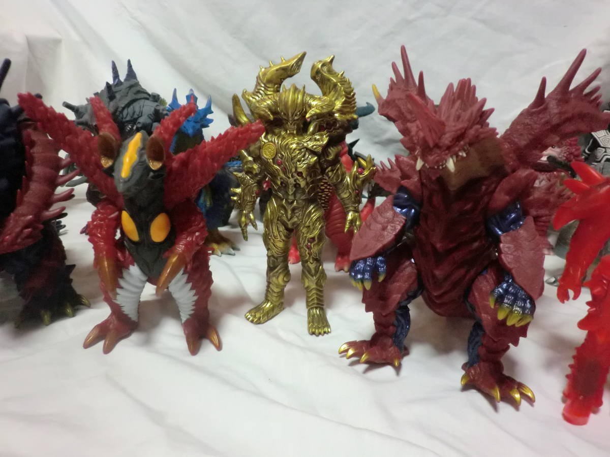 ソフビ大放出 ウルトラマンオーブ～大型怪獣～マガタノオロチ