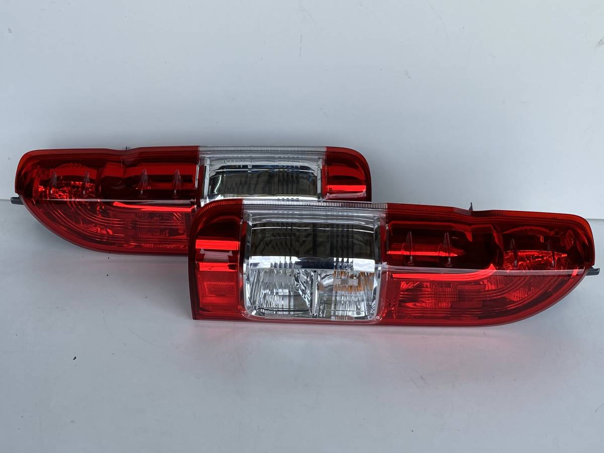 純正 トヨタハイエース200系 PA6-TD35純正テールランプ トヨタ