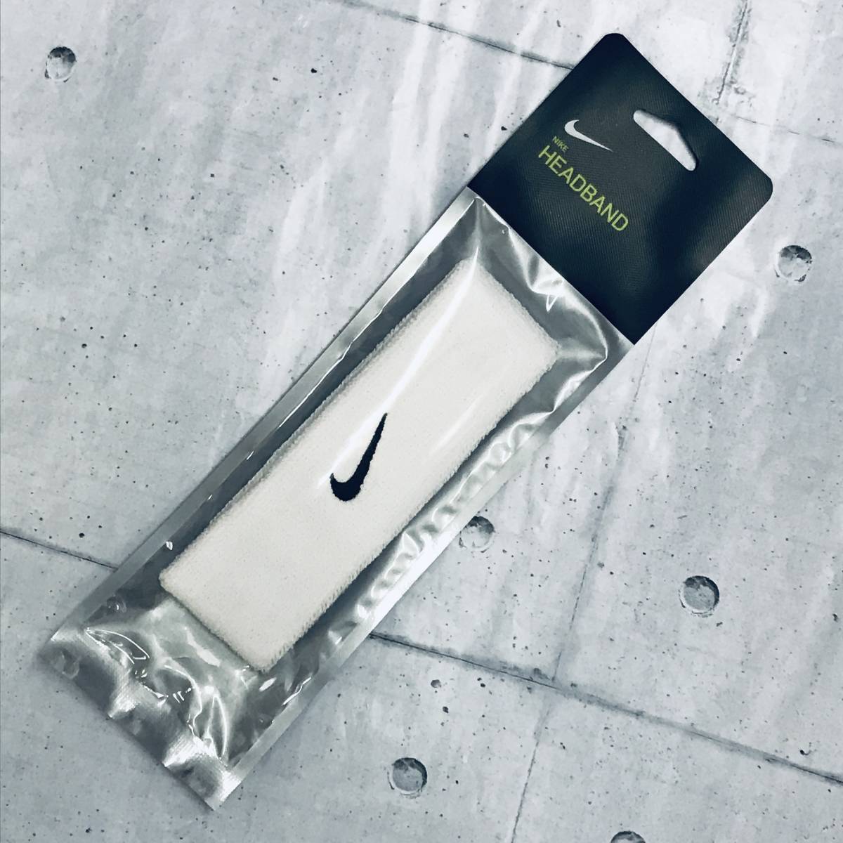 新品 新品 袋入り未使用品 ナイキ Nike 男女兼用 フリーサイズ ナイキ スウッシュ ヘッドバンド ヘアーバンド 白 Nnnos 101 の落札情報詳細 ヤフオク落札価格情報 オークフリー スマートフォン版