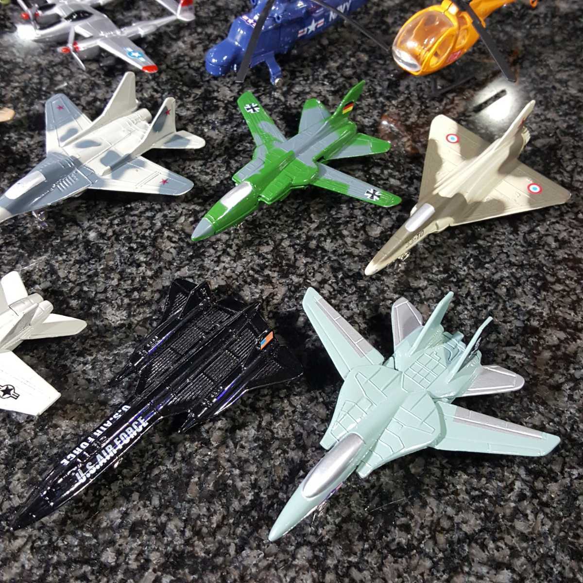 戦闘機 ダイキャスト ガチャ 300円ガチャ 飛行機 ファントム 航空