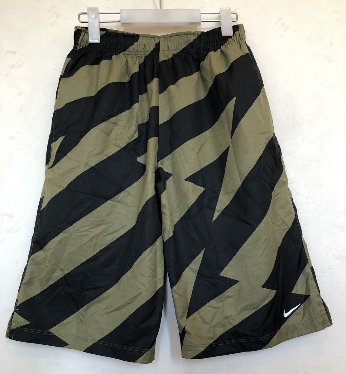 Nike Running ナイキランニング 風車ロゴ Dri Fit ナイロンショートパンツm カーキ 黒 ショーツ ハーフパンツ Nr スポーツボトムス の落札情報詳細 ヤフオク落札価格情報 オークフリー スマートフォン版