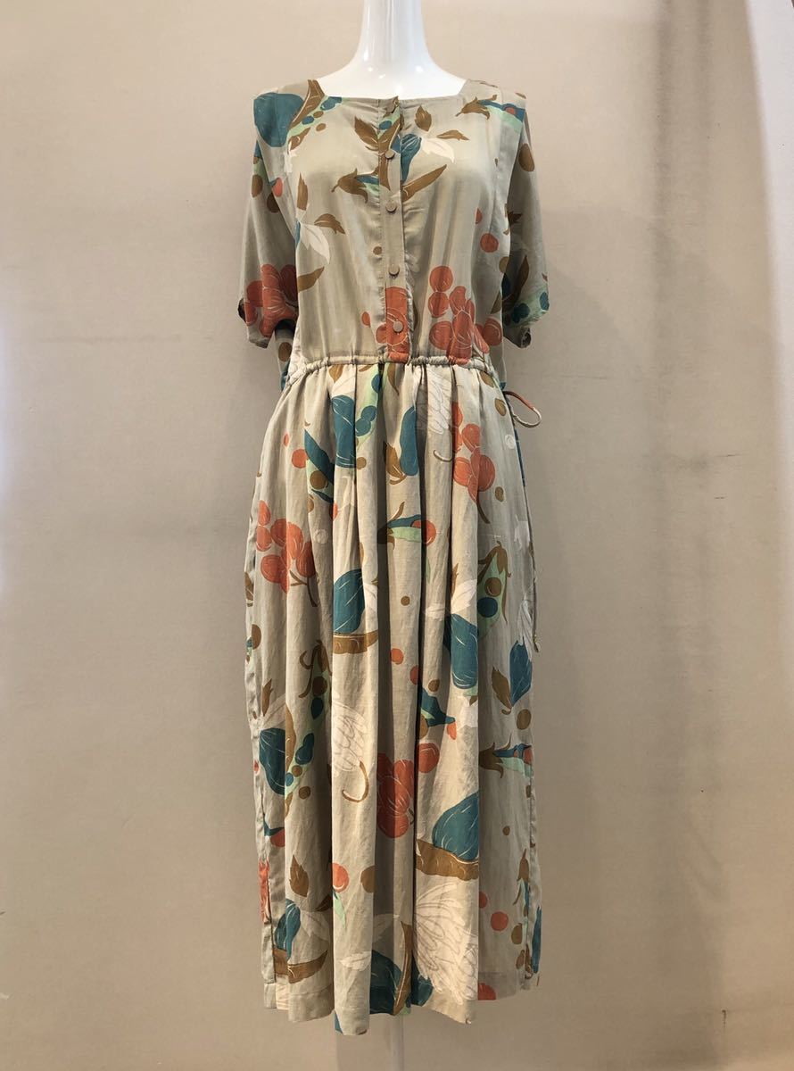 Kilki ホリデー商店 プリント サヤインゲン ベージュ ロングワンピース 半袖 未使用 値札付き の落札情報詳細 ヤフオク落札価格情報 オークフリー スマートフォン版