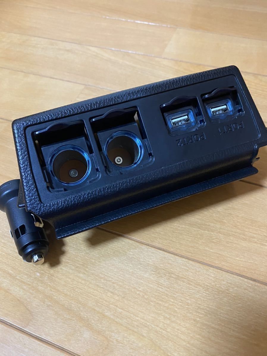 80系ノア.ヴォクシー.エスクァイア専用USB+増設ソケット USB/シガー