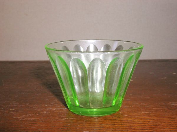 ヘーゼルアトラス　ウランガラス　7個 ヘーゼルアトラスウランガラス7個