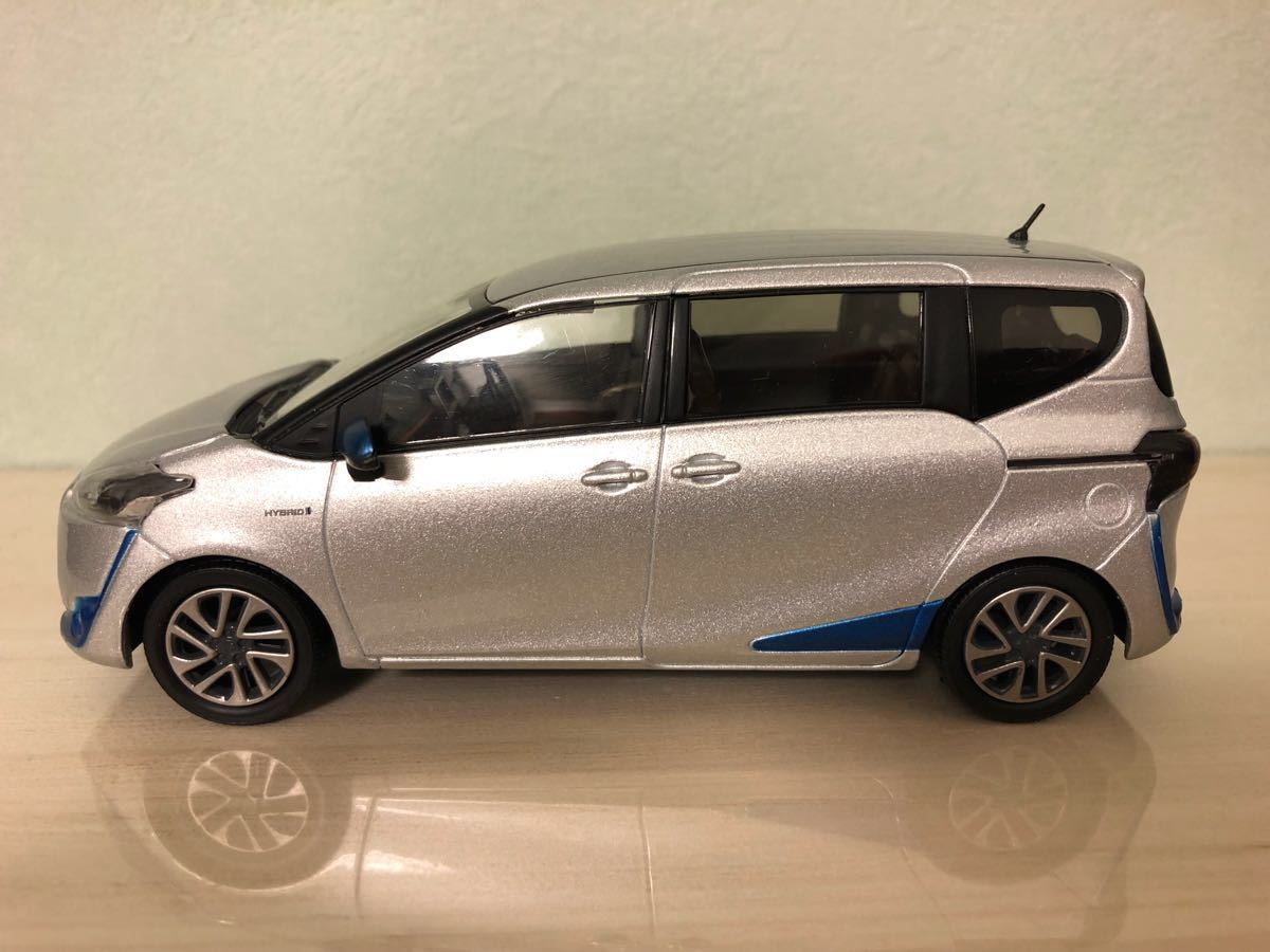 トヨタ シエンタ 1/30 ミニカー 非売品 カラーサンプル 色見本 TOYOTA 