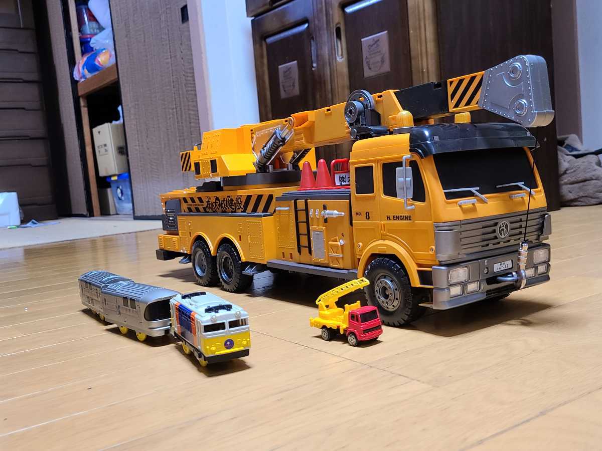 ラジコン 大型クレーントラック ユニック車 1／18サイズ 美品 の落札