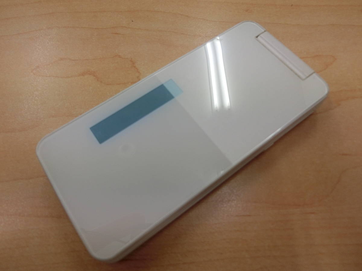② docomo ドコモ SH-11C ホワイト 白 ガラケー 折りたたみ携帯 初期化
