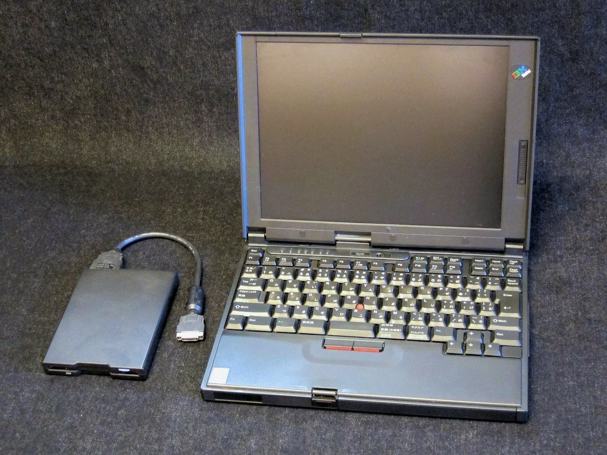 □ IBM ThinkPad 560E Type 2640-40J 【ジャンク】 Pentium / 80MB 