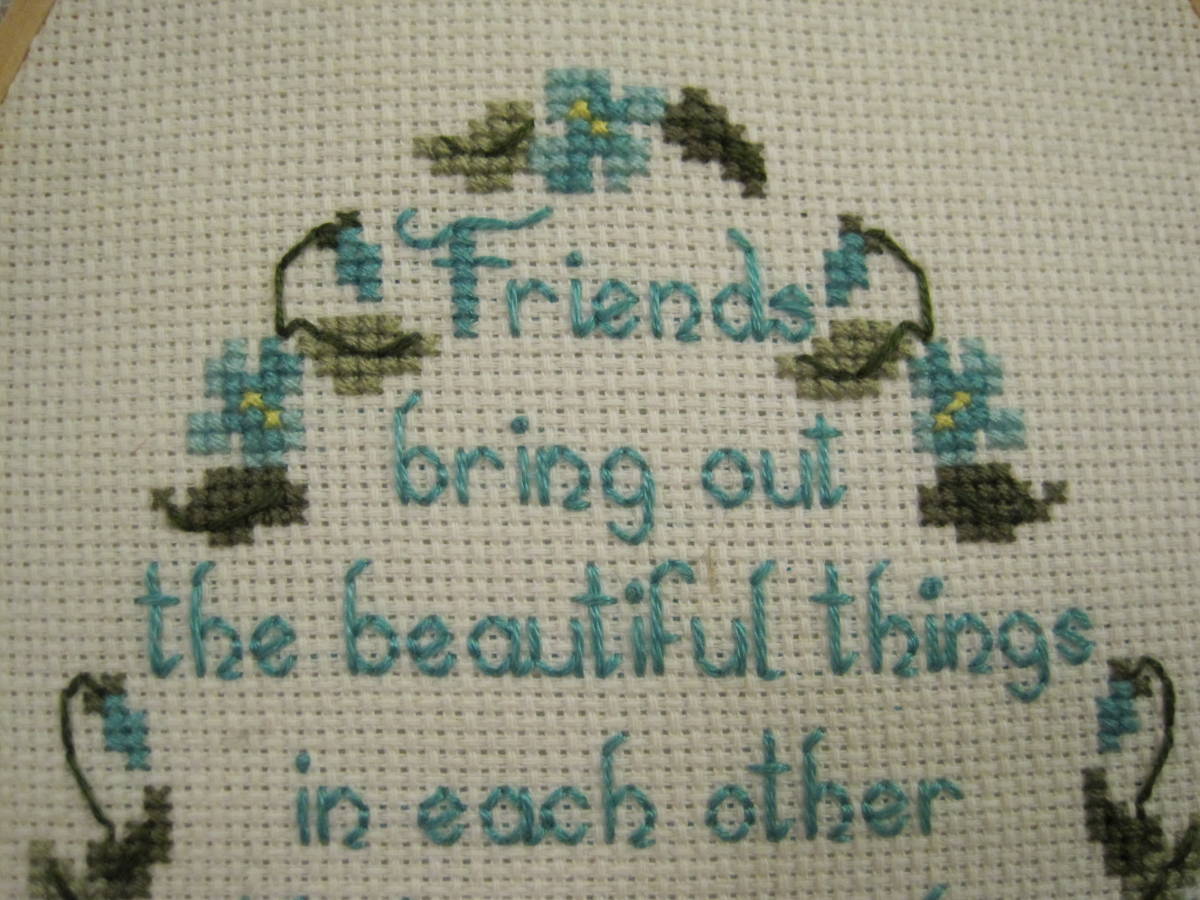 Usa ヴィンテージ クロスステッチ刺繍 メッセージ刺繍 刺繍枠 お花 ブルー系 レース リボン の落札情報詳細 ヤフオク落札価格情報 オークフリー スマートフォン版