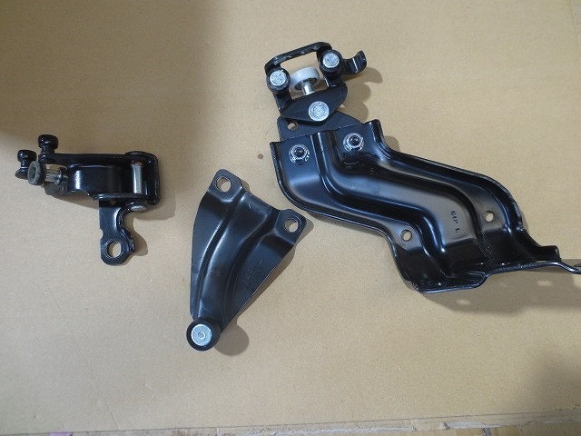 エブリィ DA17V 低走行 左スライドドアヒンジ スライドドア エブリィ DA17V 低走行 左スライドドアヒンジ スライドドア
