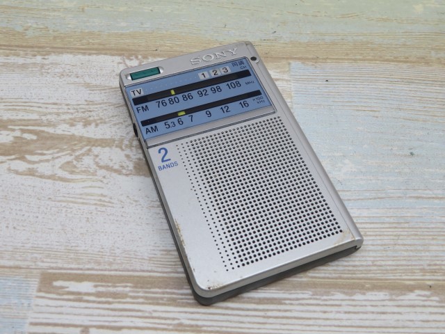 ☆SONY ICF-T45 ポケットラジオ FM/AM ソニー カバー/イヤホン/電池 