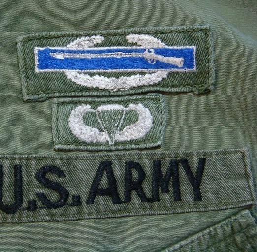 米陸軍 ベーシック空挺章(ピンバック)① 米軍グッズ ピンバッジ 陸軍 海軍 海兵隊 空軍 4個セット 全4種
