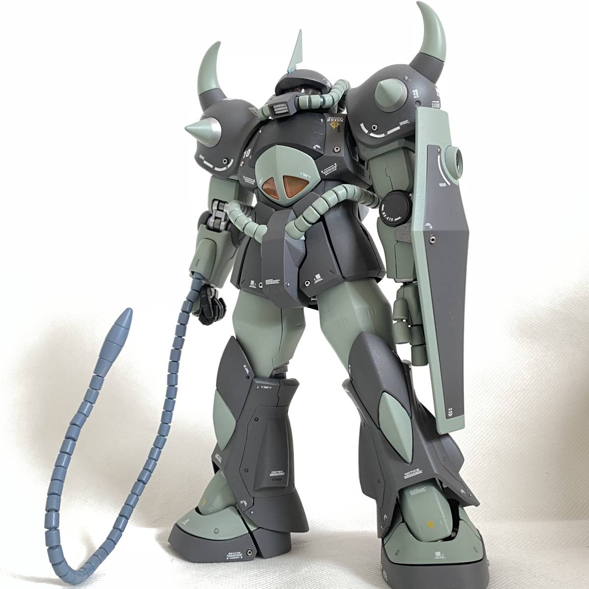 MG 1/100 MS-07B トーマス・クルツ専用グフ Ver.2.0 改修塗装済完成品