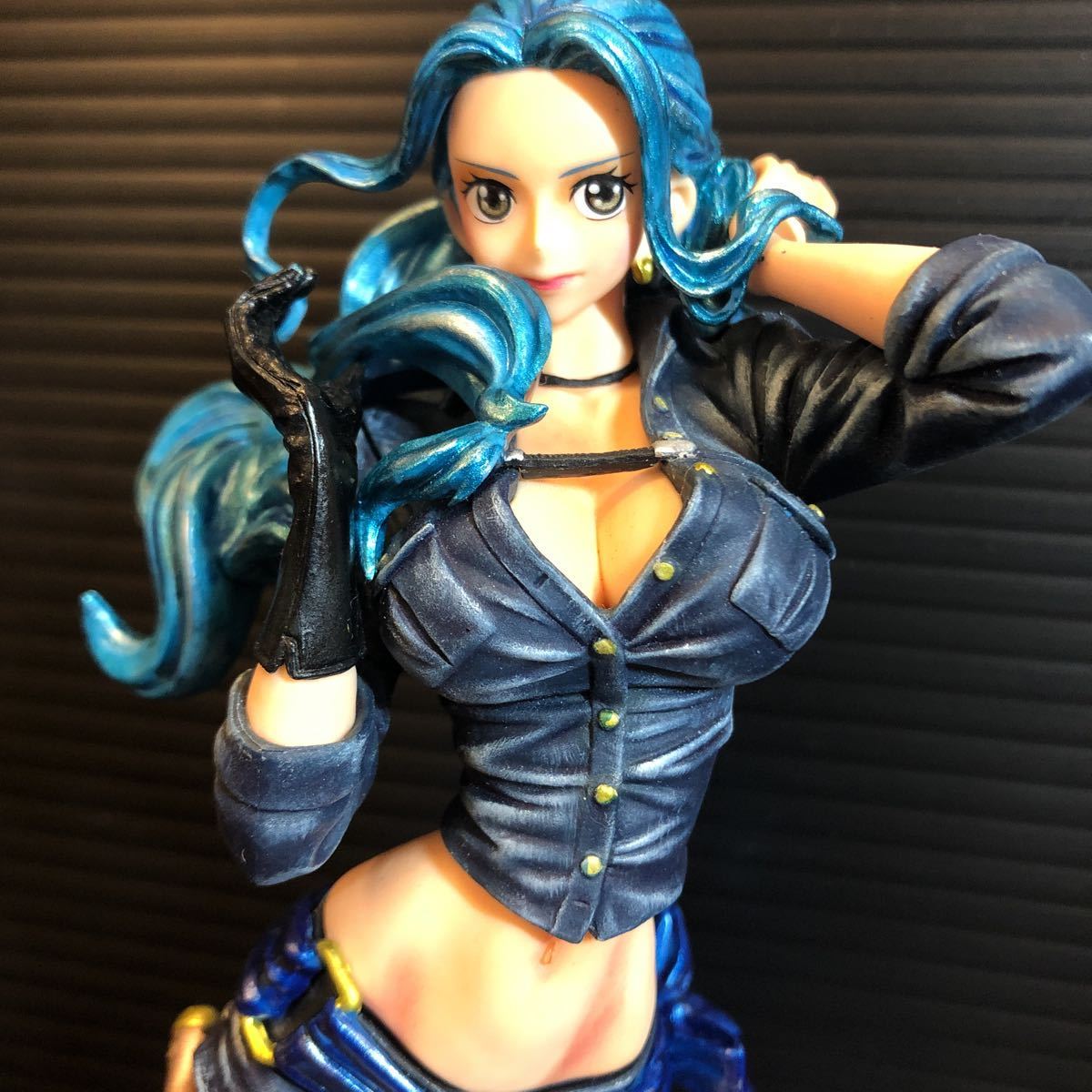 ワンピースリペイントフィギュア ネフェルタリ・ビビ 瞳修正レジン