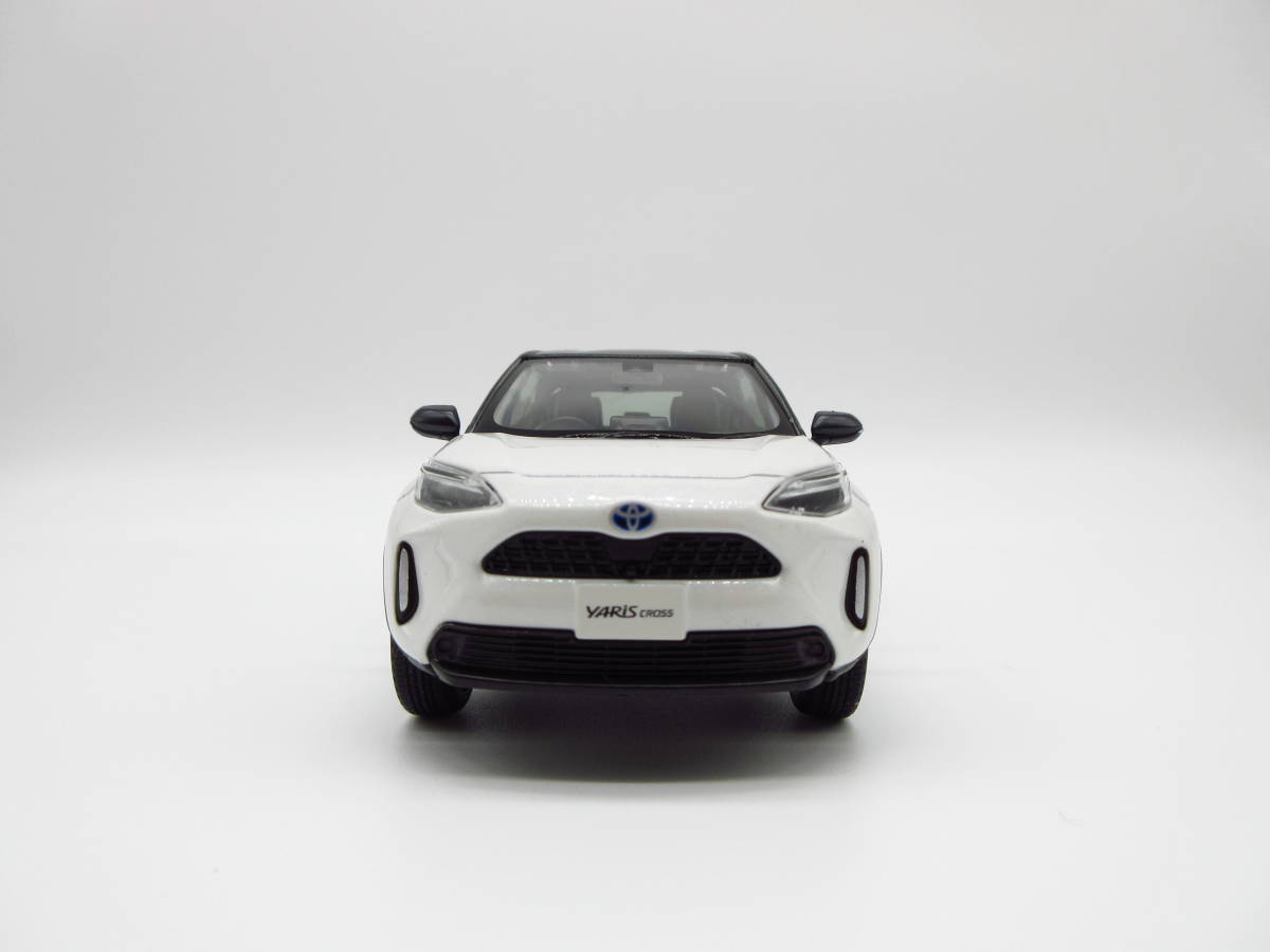 1/30 トヨタ ヤリスクロス カラーサンプル ブラックマイカ×ホワイト