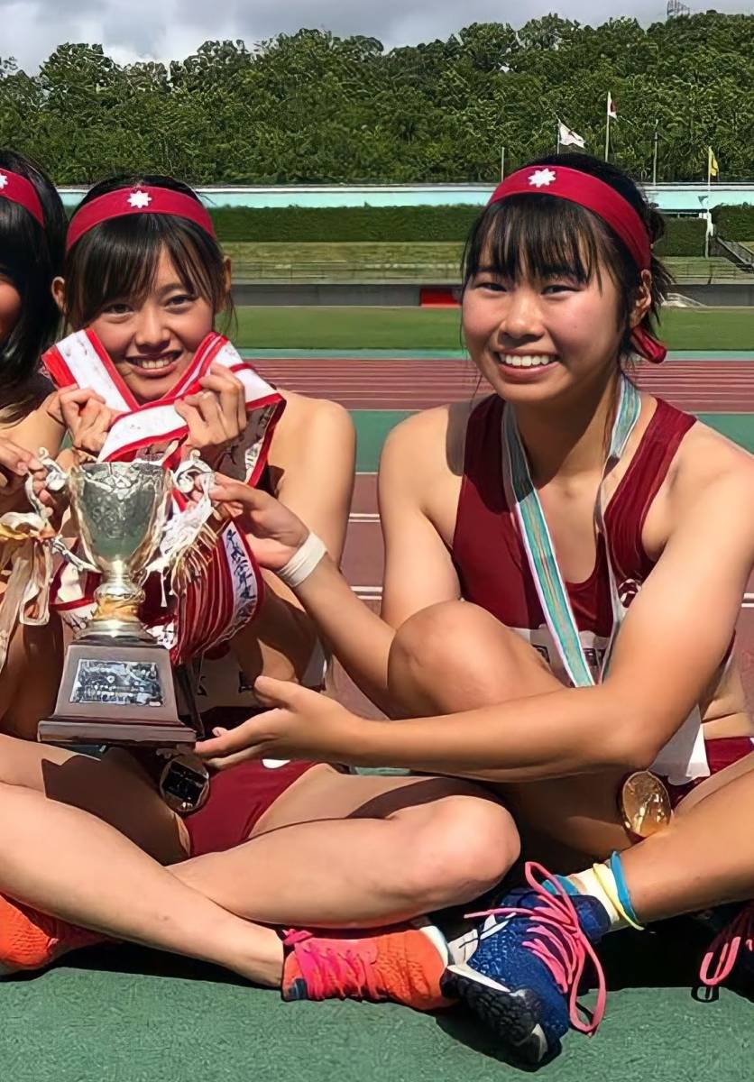 ピチピチ　女子陸上 未使用】2枚組 かわいい 生写真 L版 女子 アスリート 陸上 女子 レーシング ブルマ アイドル グラビア 素人 アシックス ミズノ  水着の落札情報詳細 - Yahoo!オークション落札価格検索 オークフリー