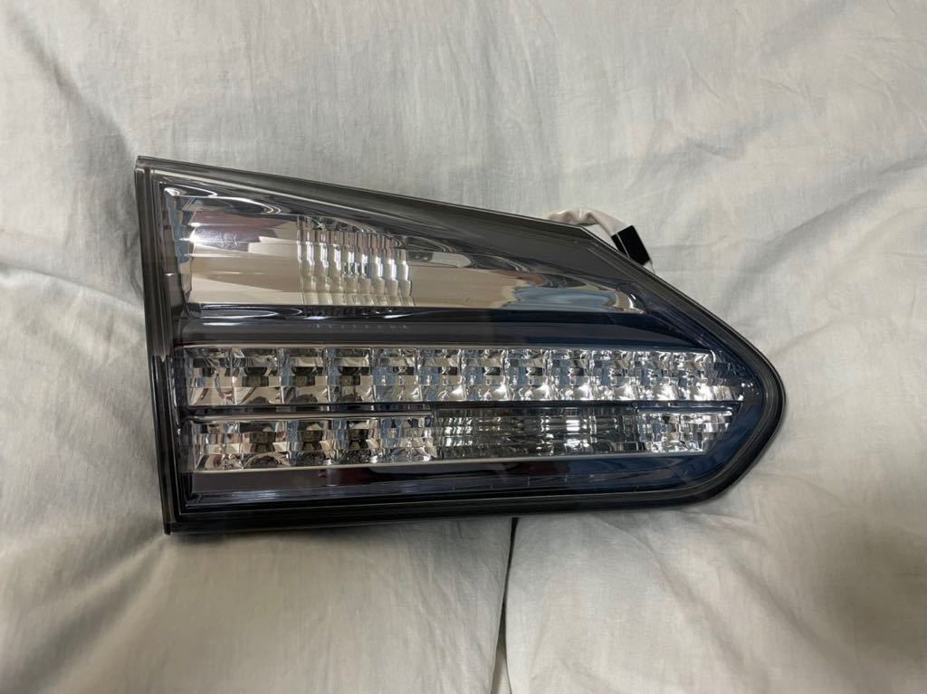 レクサスHS純正テールランプ中側（トランク側二個）